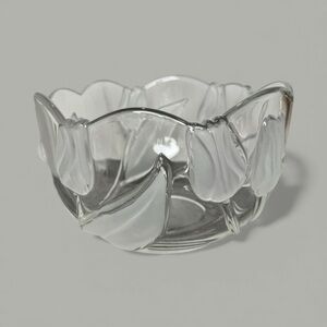 Frosted Tulip Clear Glass Serving Bowl Embossed‎ Floral Centerpiece Table Decor
